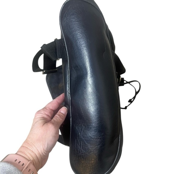 WALT DISNEY WORLD Black PVC Vintage 90's Embroidered Backpack - Picture 4 of 10